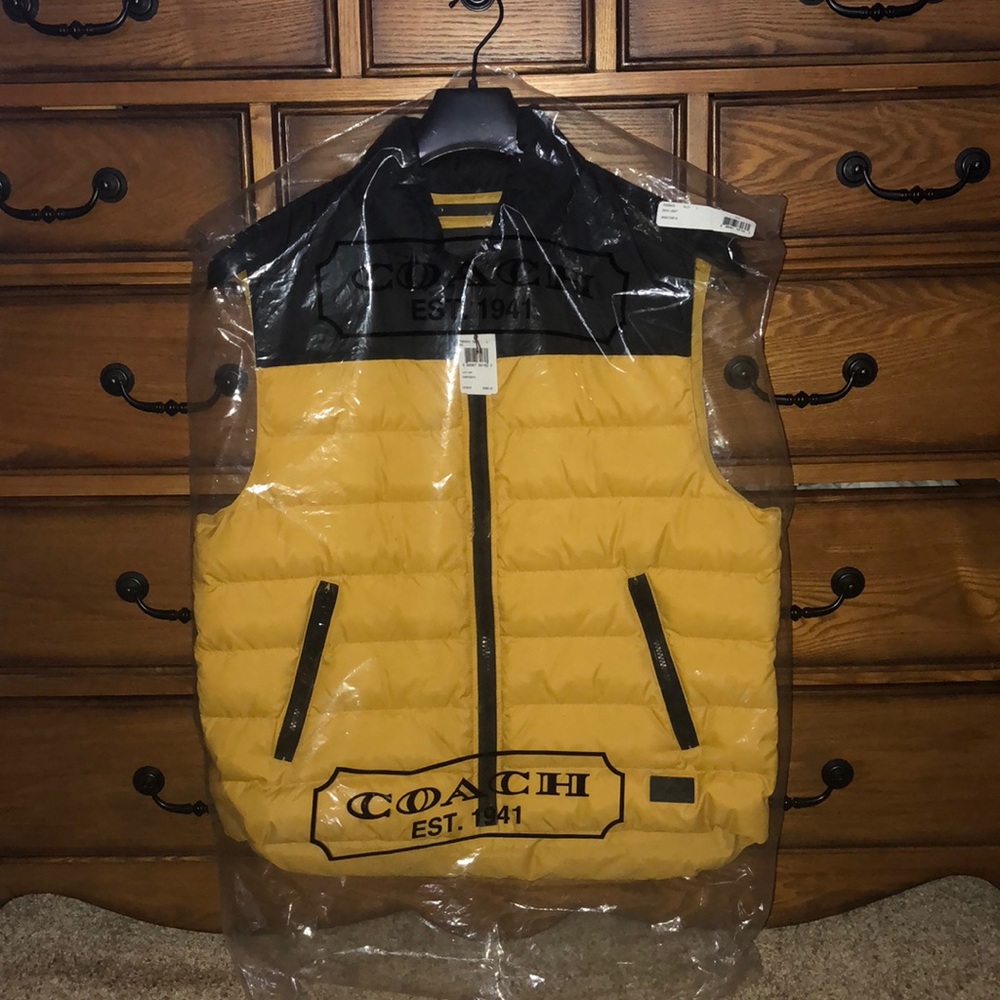 *NWTO Men’s COACH puffer vest